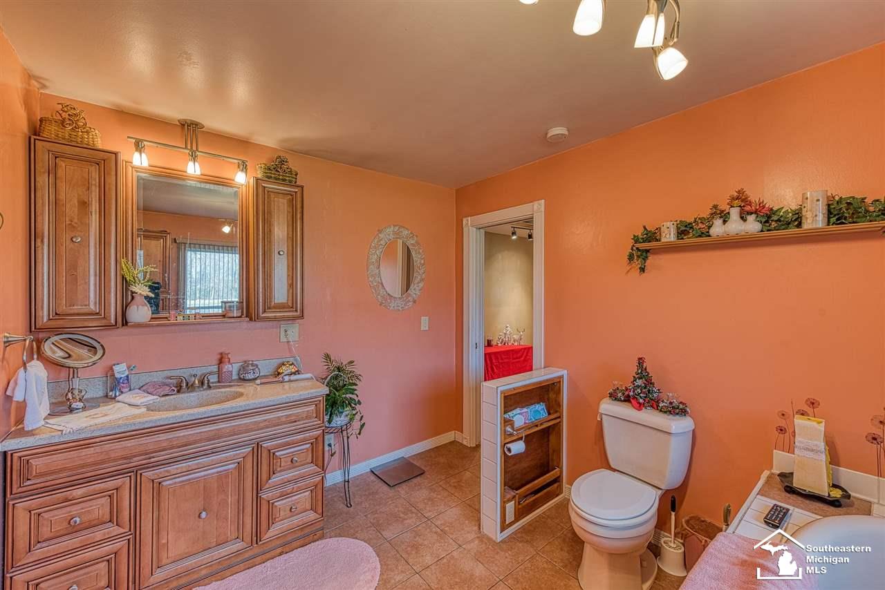 6299 Dixon Road Monroe, MI 48161 - Photo 11 of 40