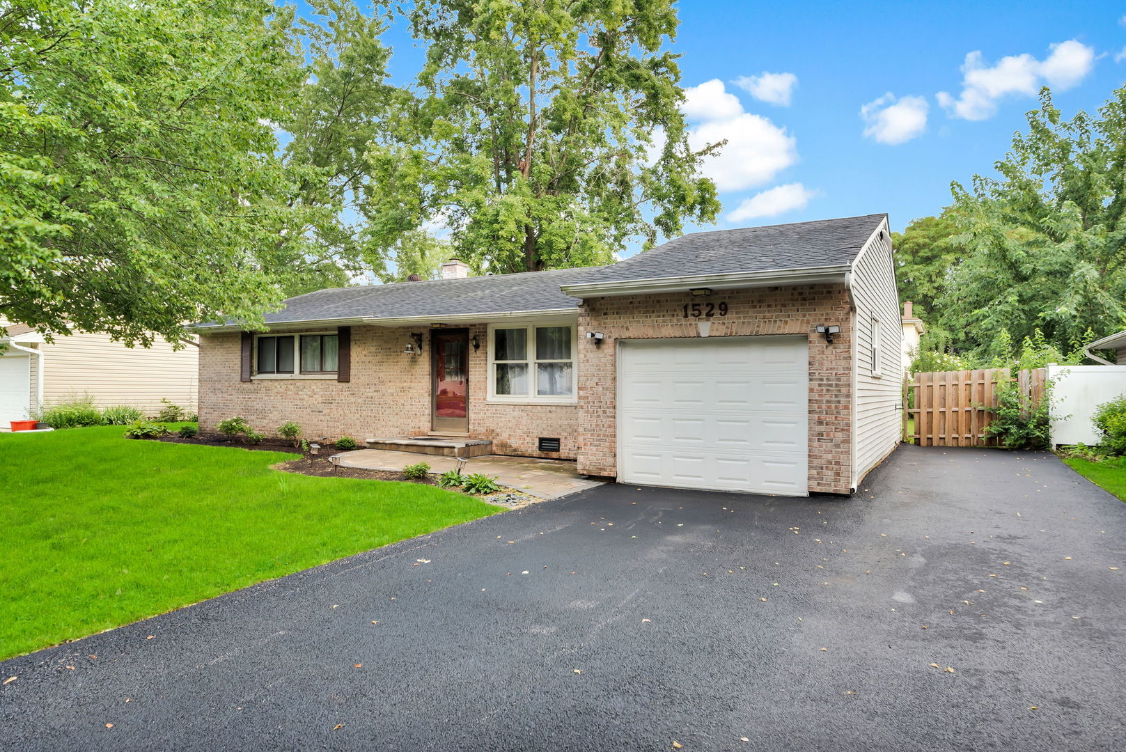 1529 Ronzheimer Avenue St. Charles, IL 60174 - Photo 2 of 14 Gallery Image 2