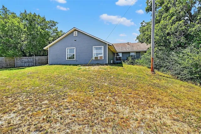 $189,000 | 602 1/2 West Grand Street, Whitewright, TX 75491