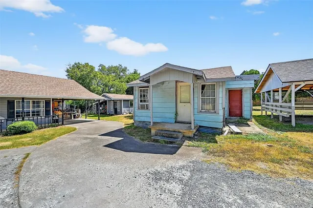 $189,000 | 602 1/2 West Grand Street, Whitewright, TX 75491