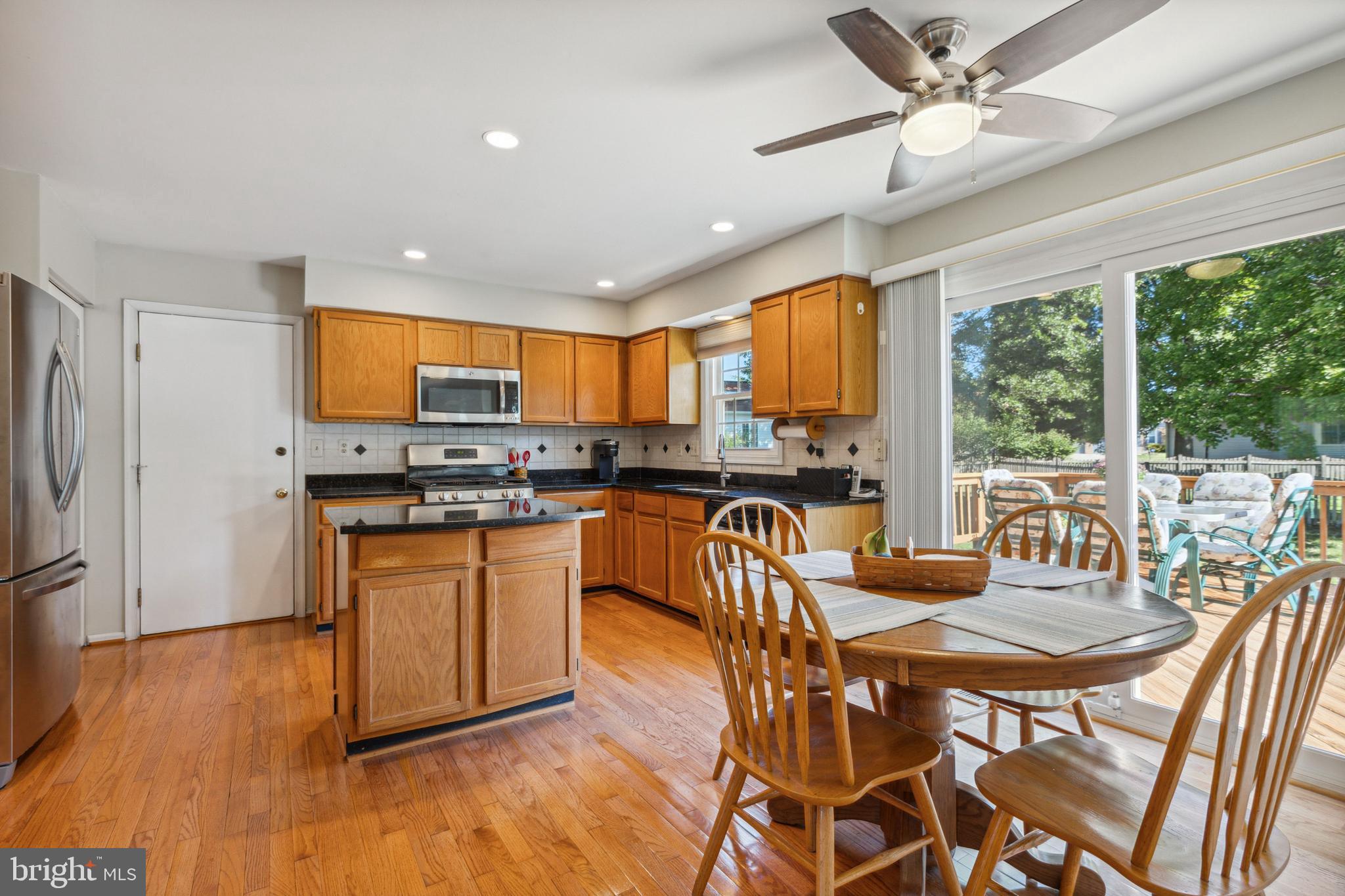 605 Avon Square Court Silver Spring, MD 20905 - Photo 8 of 39