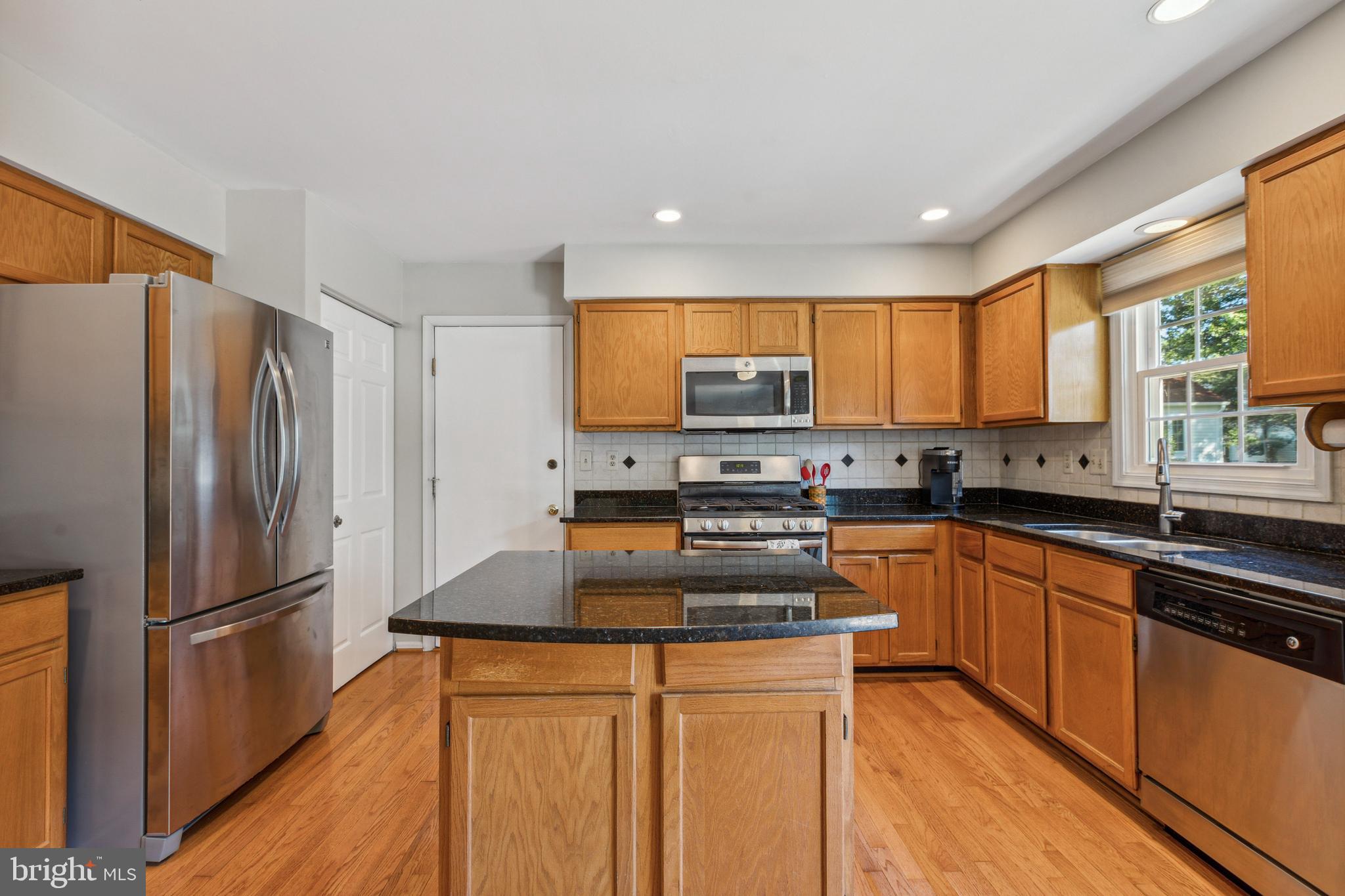 605 Avon Square Court Silver Spring, MD 20905 - Photo 10 of 39