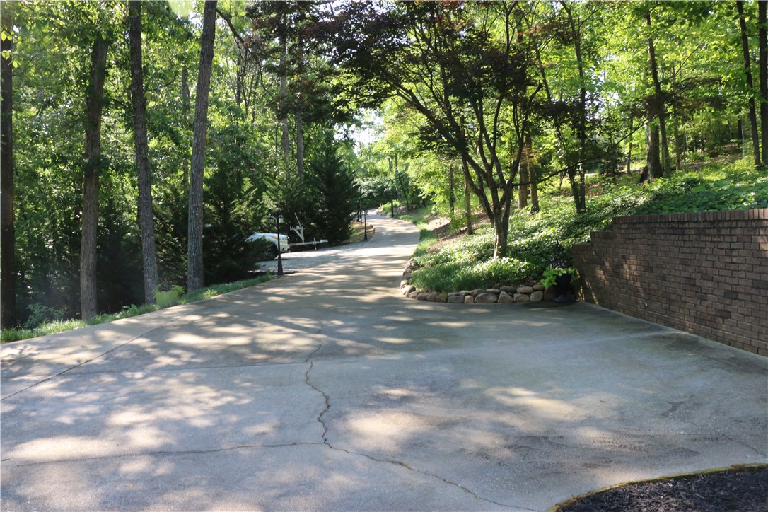 5010 Cross Pointe Anderson, SC 29625 - Photo 28 of 33 Nice private driveway and plenty of parking for fa