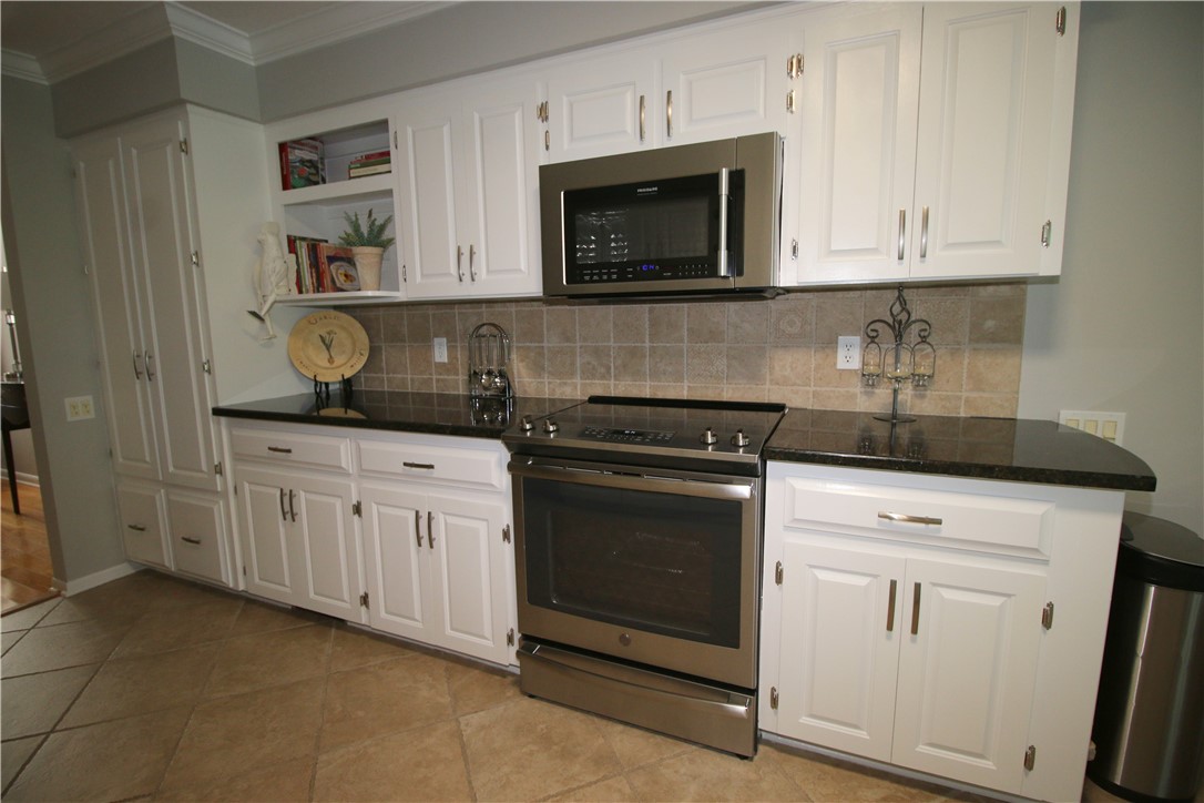 5010 Cross Pointe Anderson, SC 29625 - Photo 8 of 33 The kitchen in this home is amazing with granite a