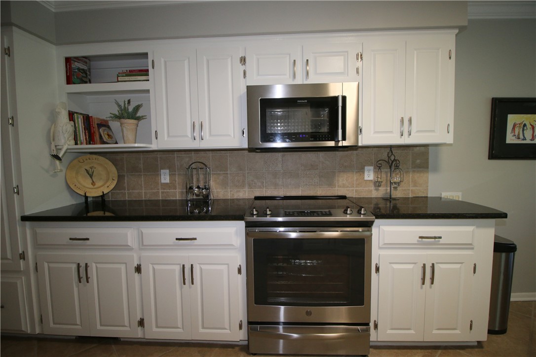 5010 Cross Pointe Anderson, SC 29625 - Photo 9 of 33 New appliances and the cabinets in this home just
