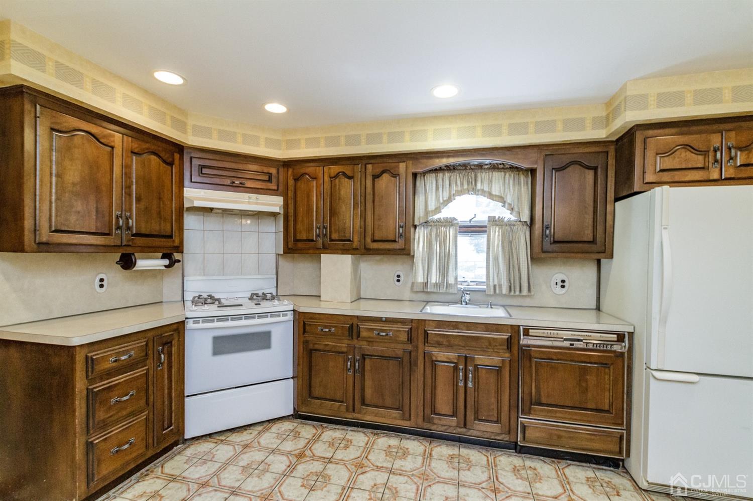 895 Dona Road Union, NJ 07083 - Photo 14 of 32 Gallery Image 14