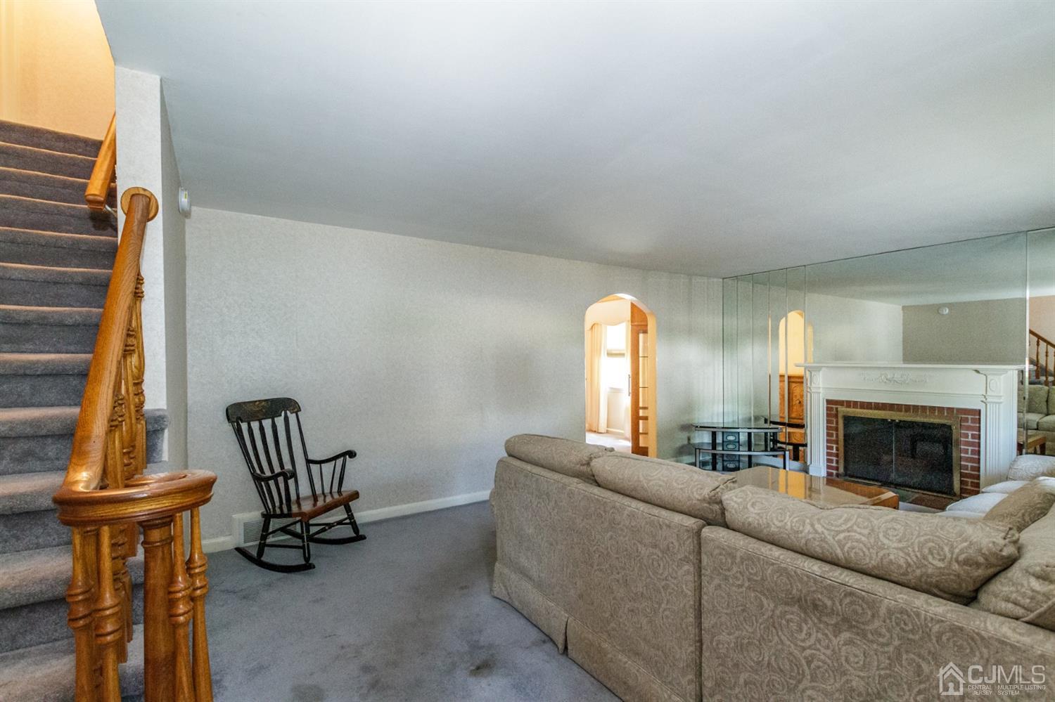 895 Dona Road Union, NJ 07083 - Photo 3 of 32 Gallery Image 3