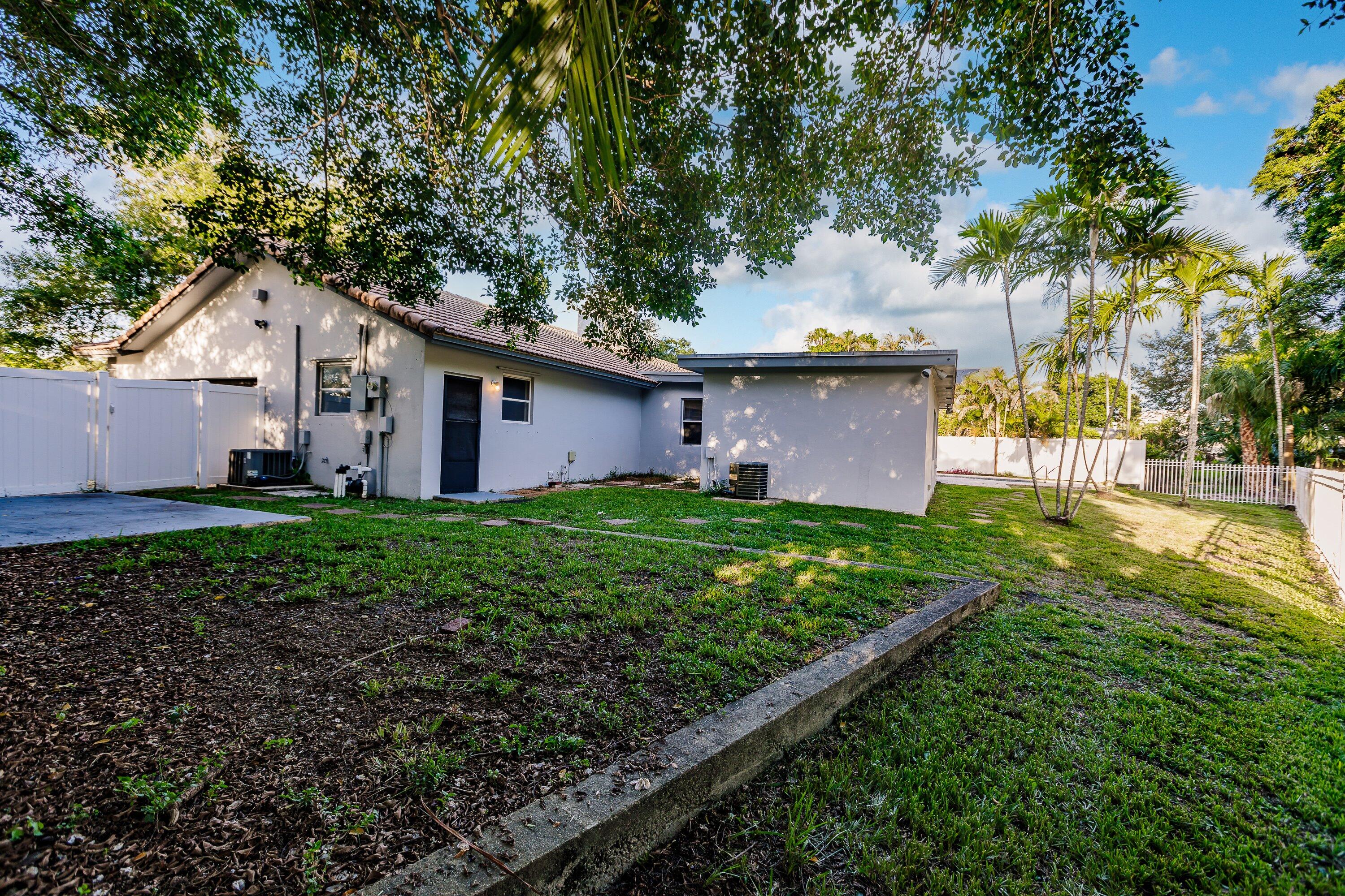 8690 Gatehouse Road Plantation, FL 33324 - Photo 48 of 56 Back Yard