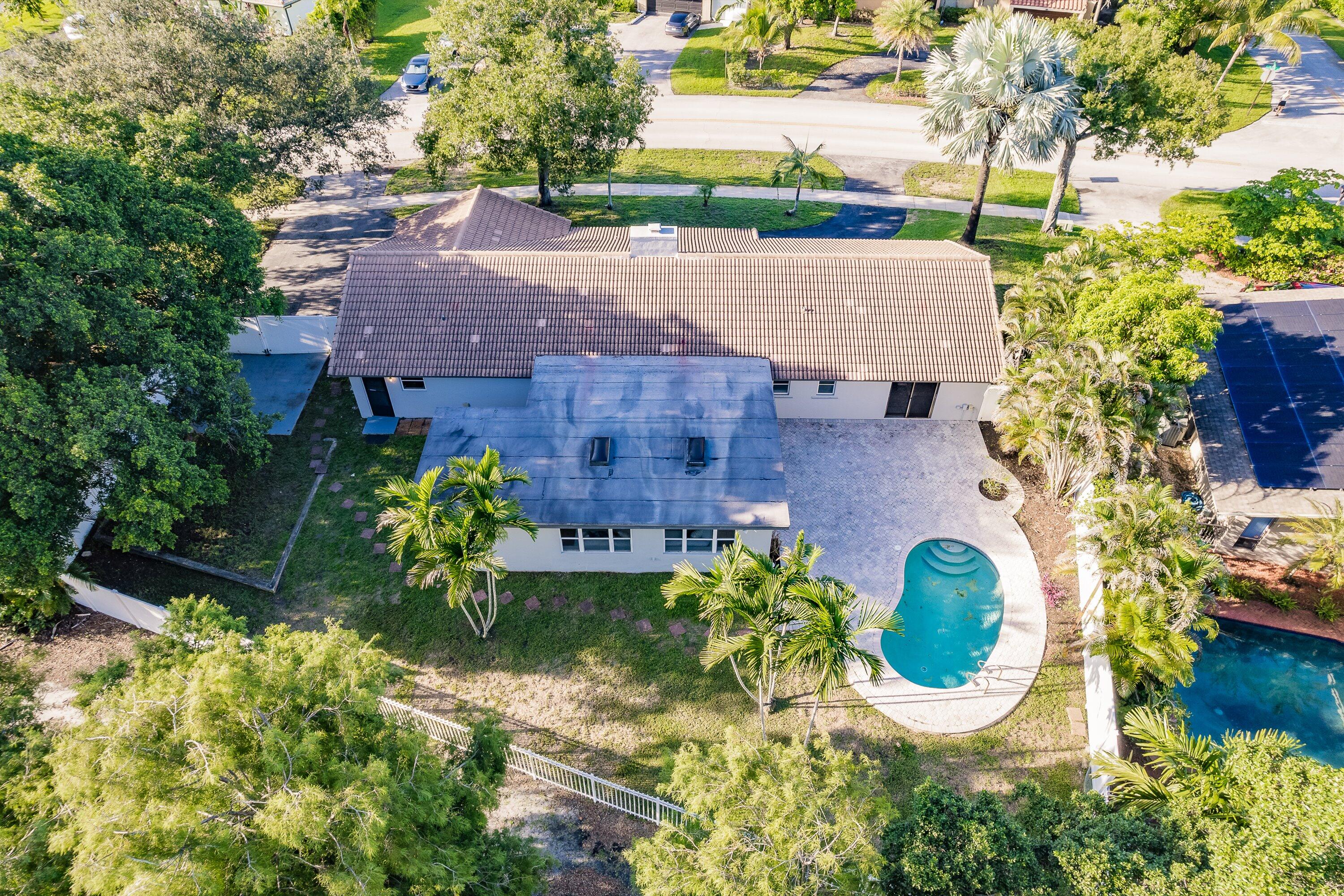 8690 Gatehouse Road Plantation, FL 33324 - Photo 54 of 56 Aerial View