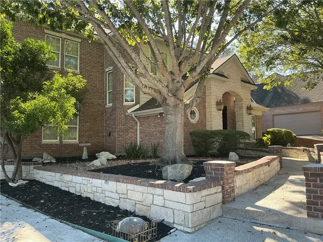 a view of a house with backyard and sitting area