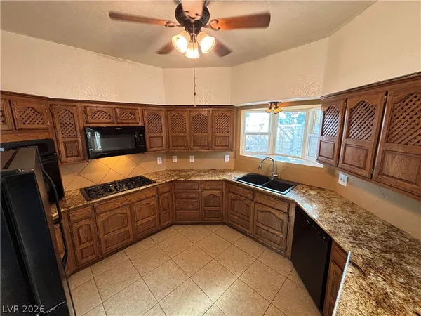 $1,995 | 5140 Edna Avenue, Las Vegas, NV 89146