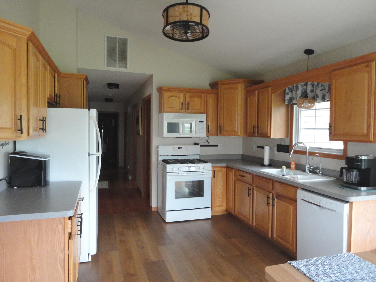 144 Winding Trail Diamond, IL 60416 - Photo 7 of 21