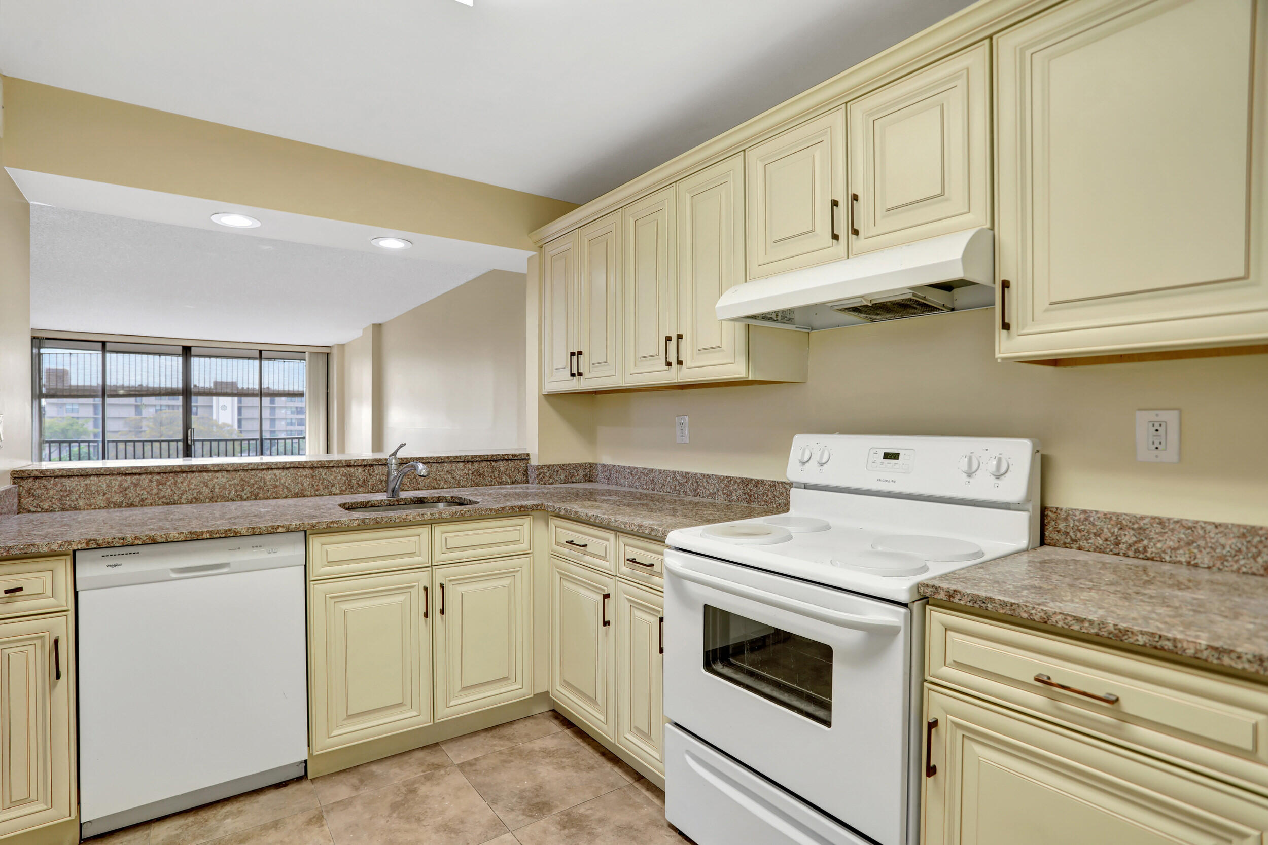 3 Royal Palm Way, Unit 403 Boca Raton, FL 33432 - Photo 9 of 41 18_001l1449