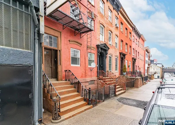 $2,100 | 5 Elm Street, Unit 3, Newark, NJ 07102