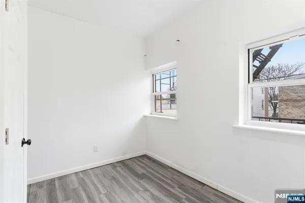 $2,100 | 5 Elm Street, Unit 3, Newark, NJ 07102