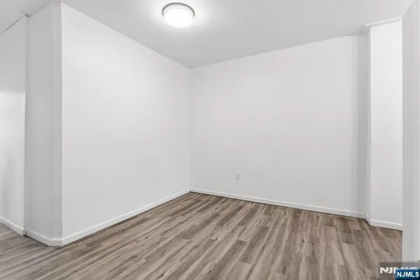 $2,100 | 5 Elm Street, Unit 3, Newark, NJ 07102