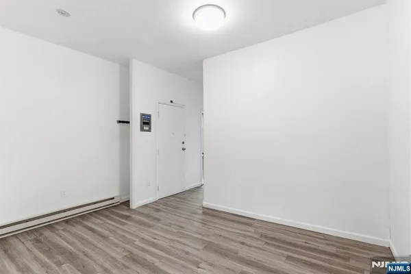 $2,100 | 5 Elm Street, Unit 3, Newark, NJ 07102