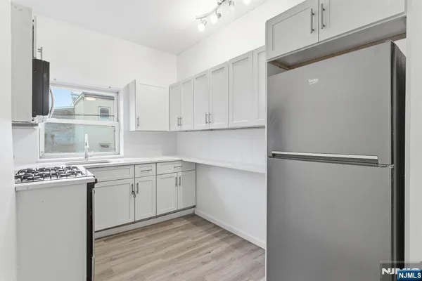 $2,100 | 5 Elm Street, Unit 3, Newark, NJ 07102