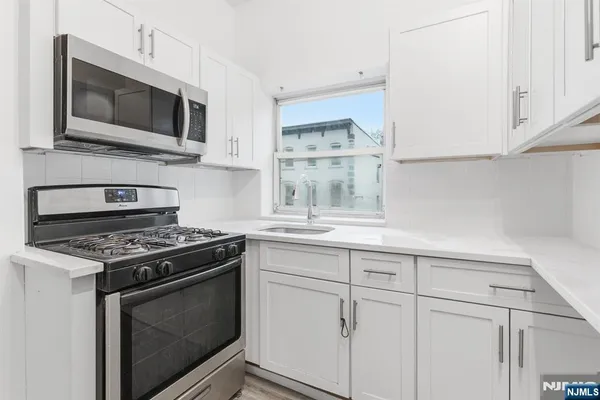$2,100 | 5 Elm Street, Unit 3, Newark, NJ 07102