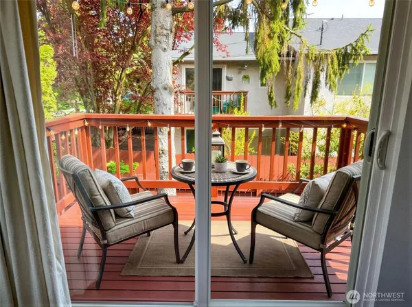 $1,398,000 | 8848 Interlake Avenue North, Seattle, WA 98103