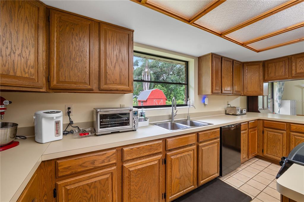 16625 Indian Mound Road Tampa, FL 33618 - Photo 14 of 40