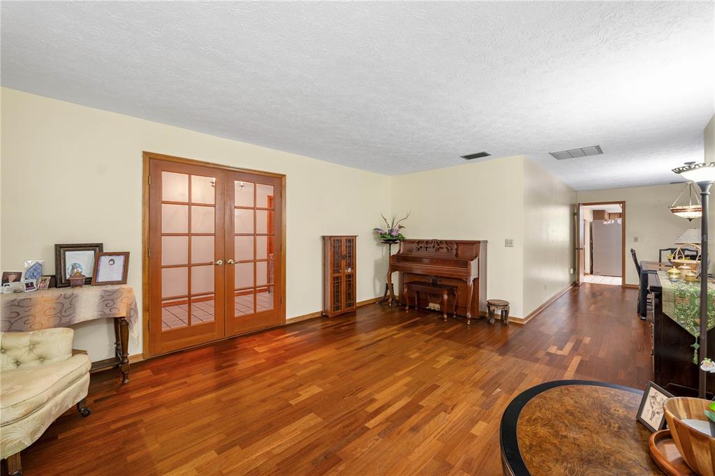 16625 Indian Mound Road Tampa, FL 33618 - Photo 10 of 40