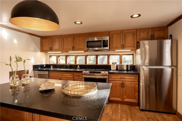 $799,900 | 1370 Calgary Drive, Lake Arrowhead, CA 92352