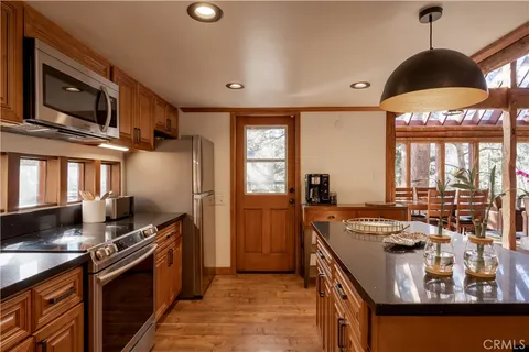 $799,900 | 1370 Calgary Drive, Lake Arrowhead, CA 92352