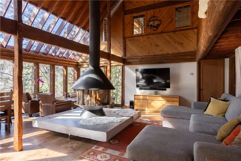 $799,900 | 1370 Calgary Drive, Lake Arrowhead, CA 92352