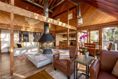 $799,900 | 1370 Calgary Drive, Lake Arrowhead, CA 92352