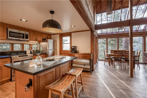 $799,900 | 1370 Calgary Drive, Lake Arrowhead, CA 92352