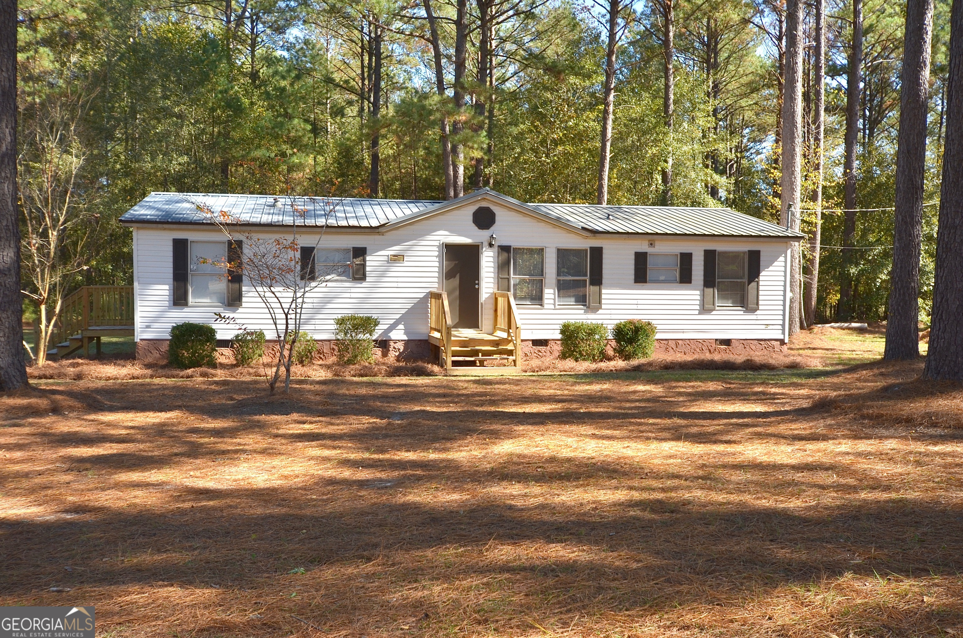 722 Brower Court Dublin, GA 31021 - Photo 1 of 27 a front view of a house with a garden