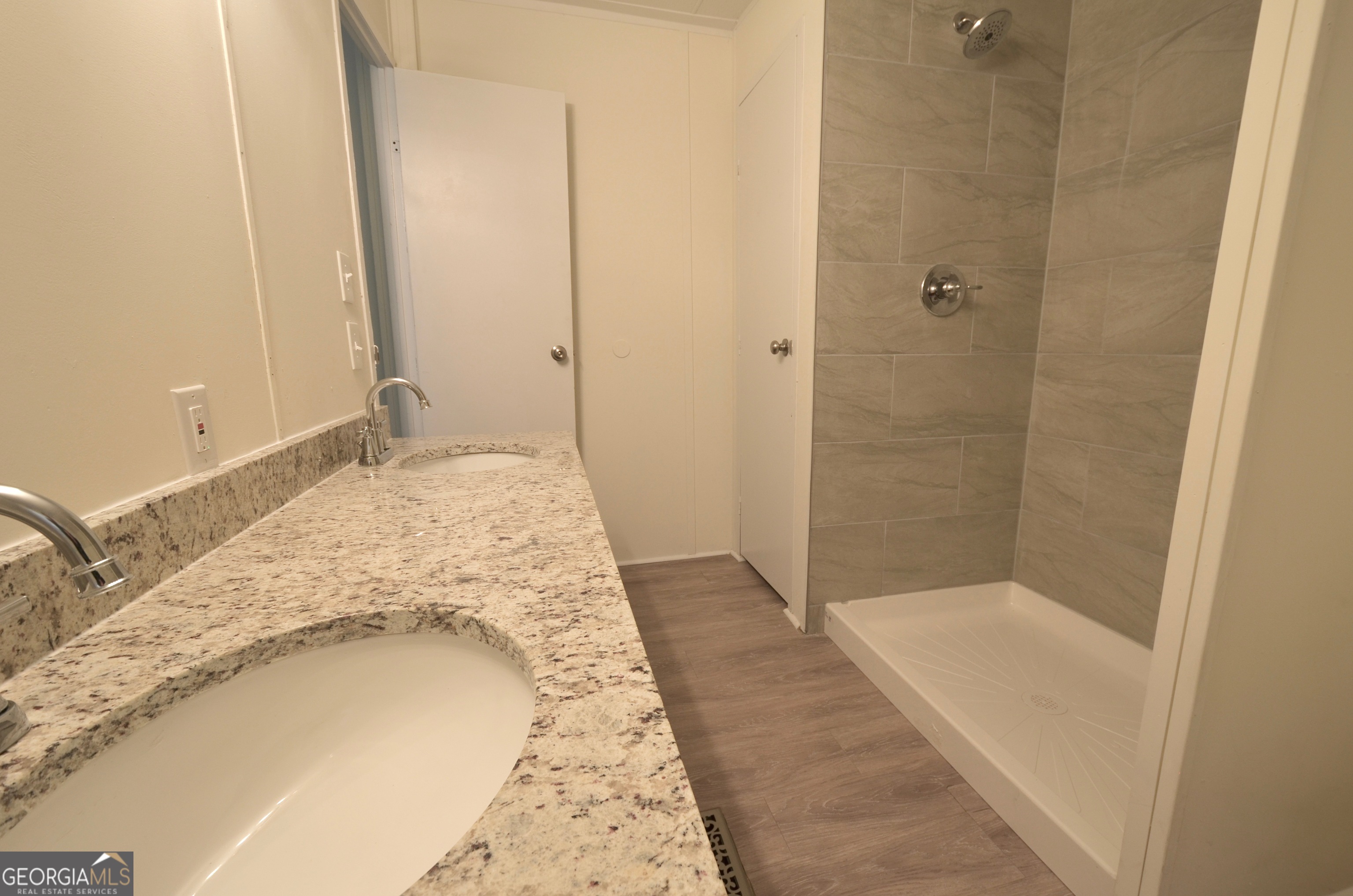 722 Brower Court Dublin, GA 31021 - Photo 14 of 27 a bathroom with a bathtub and shower