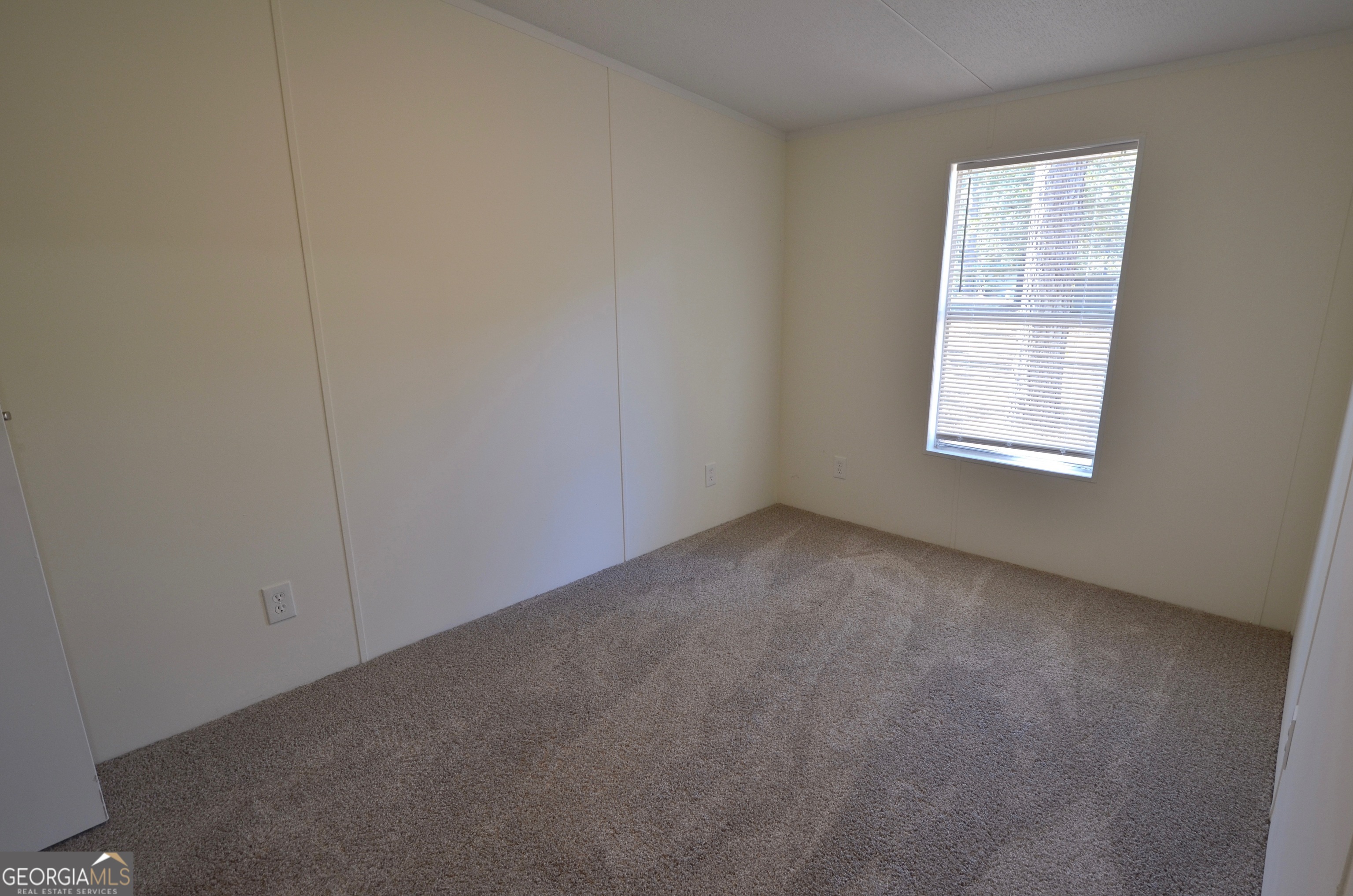 722 Brower Court Dublin, GA 31021 - Photo 19 of 27 an empty room with a window