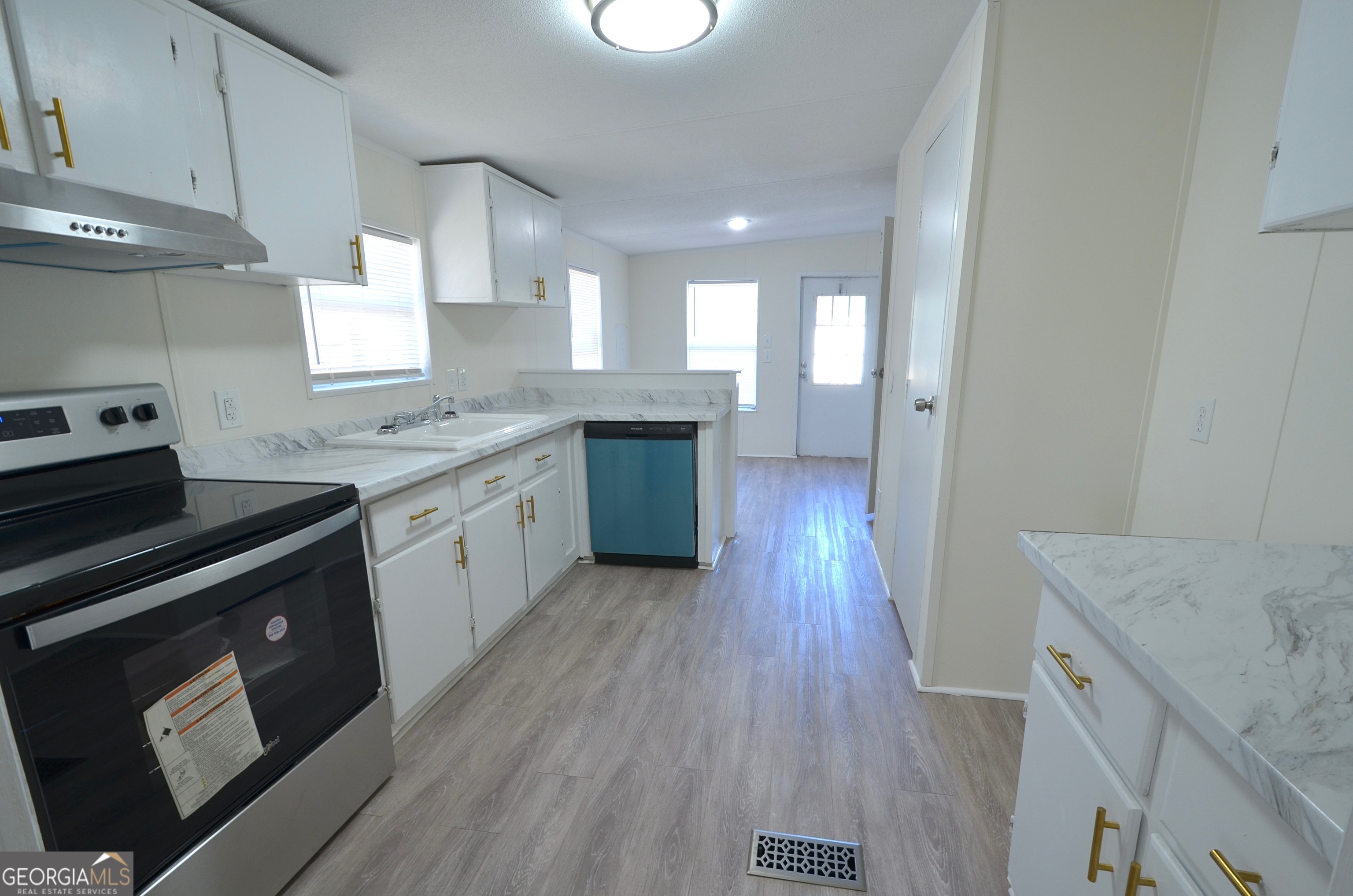 722 Brower Court Dublin, GA 31021 - Photo 3 of 27 a kitchen with a sink stove and cabinets