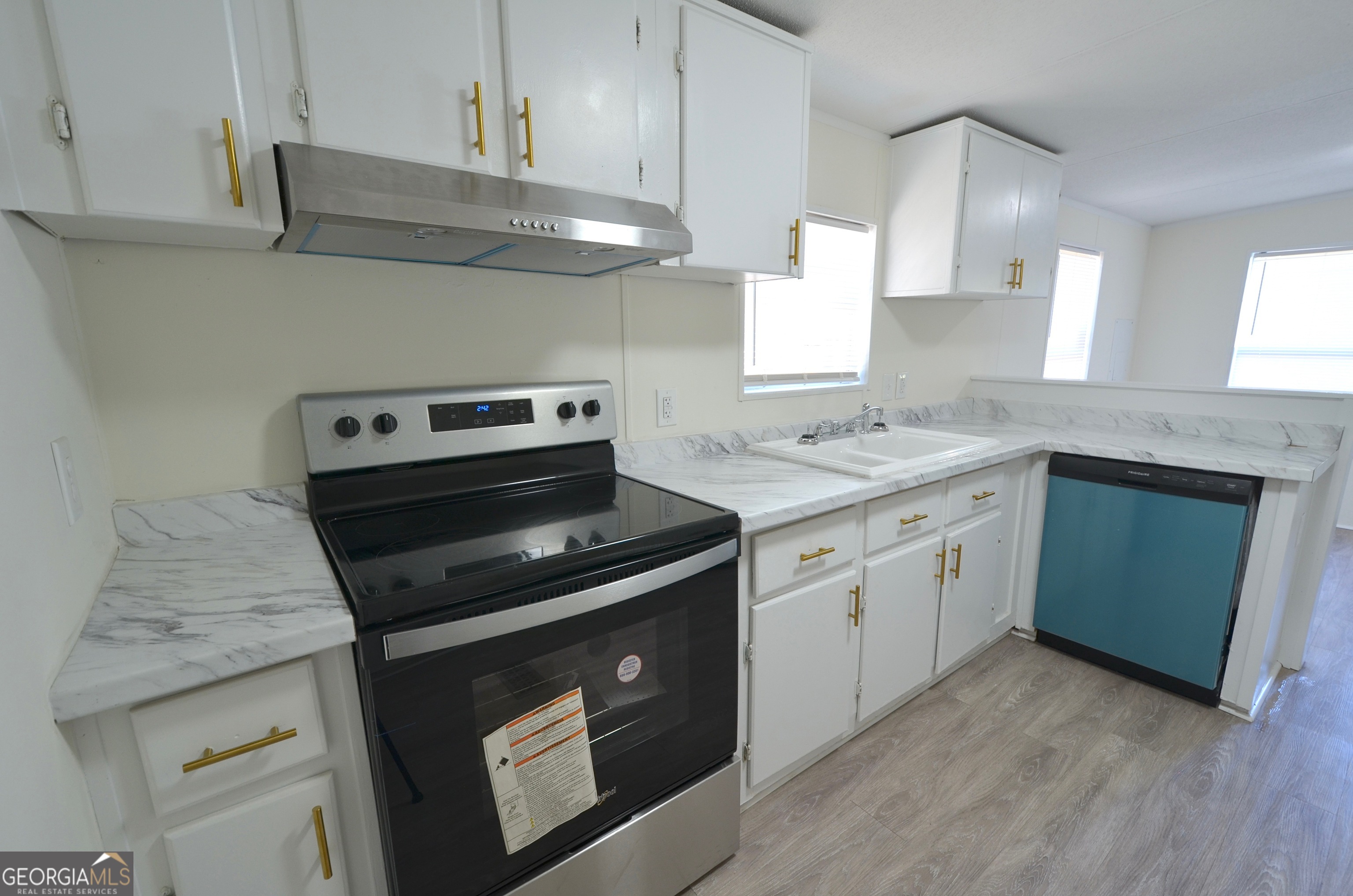 722 Brower Court Dublin, GA 31021 - Photo 6 of 27 a kitchen with cabinets appliances and a sink
