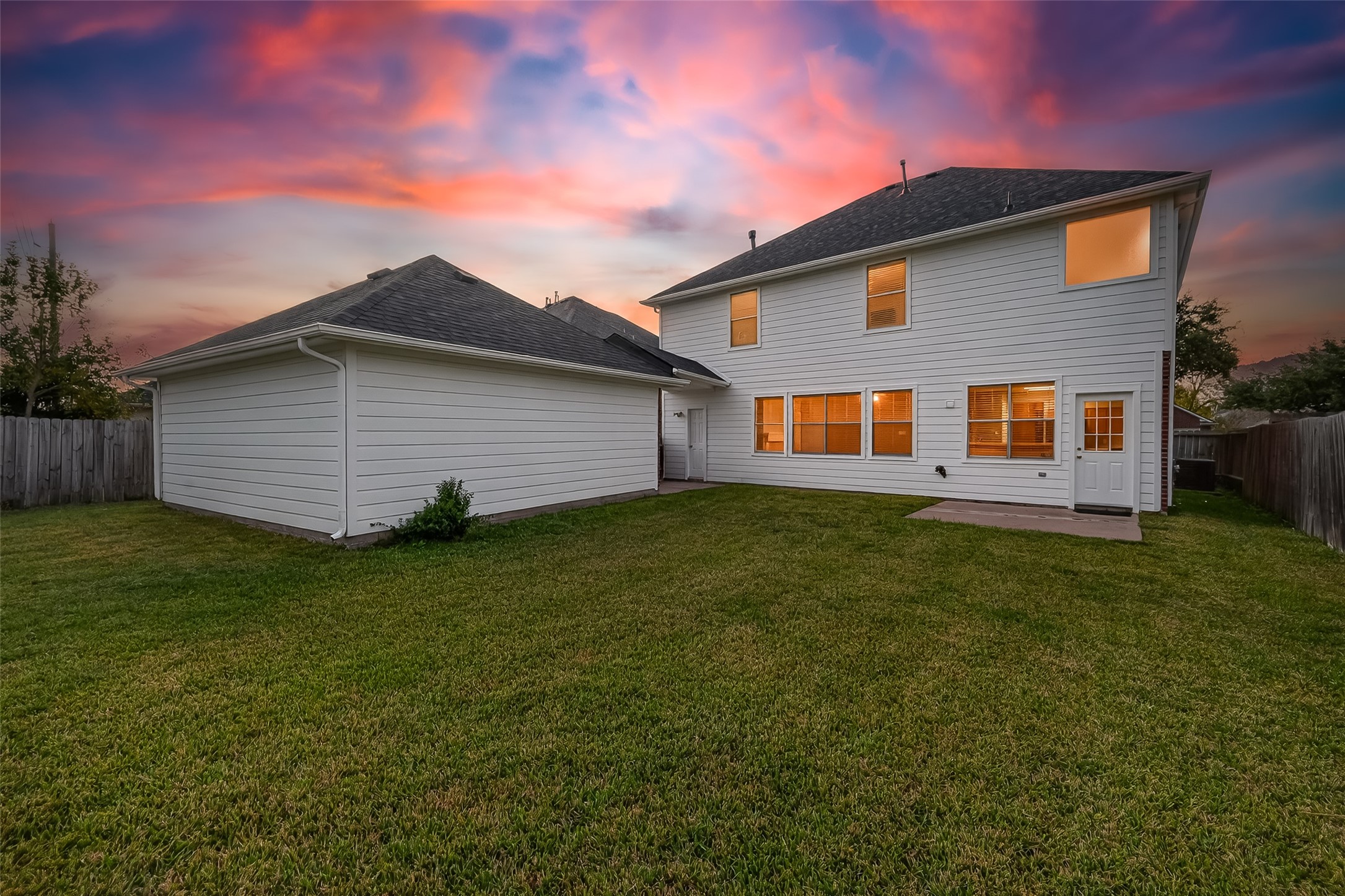 16639 Village View Trail Sugar Land, TX 77498 - Photo 40 of 50 a front view of house with yard and green space