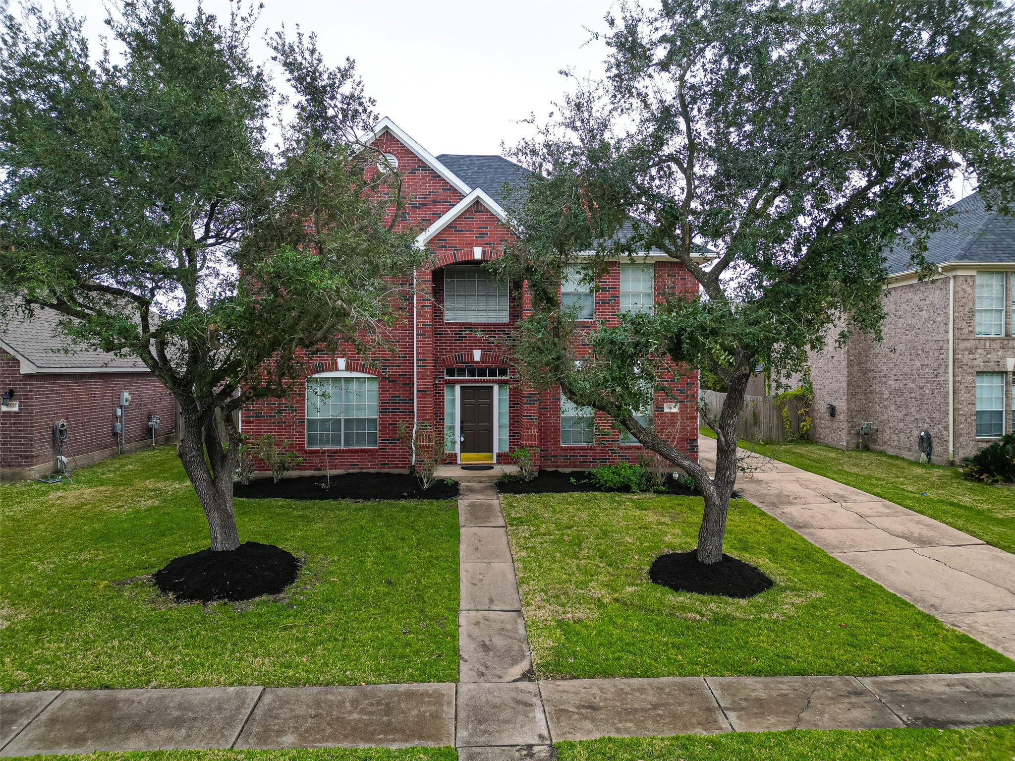 16639 Village View Trail Sugar Land, TX 77498 - Photo 5 of 50 a front view of a house with garden