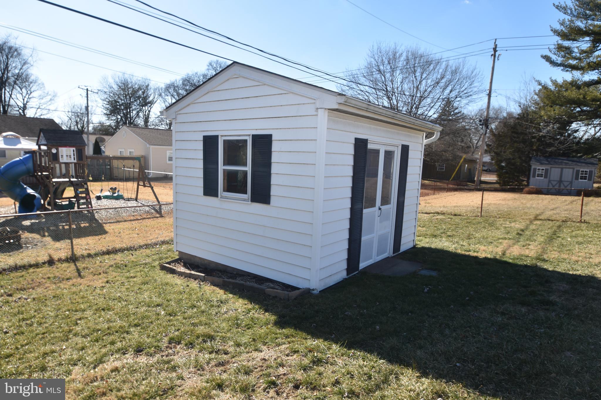 1105 Ralph Road Newark, DE 19713 - Photo 40 of 41 a view of a backyard with sitting area