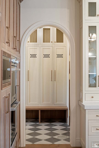 423 Eldorado Drive Mapleton, UT 84664 - Photo 16 of 40 Mudroom featuring arched walkways