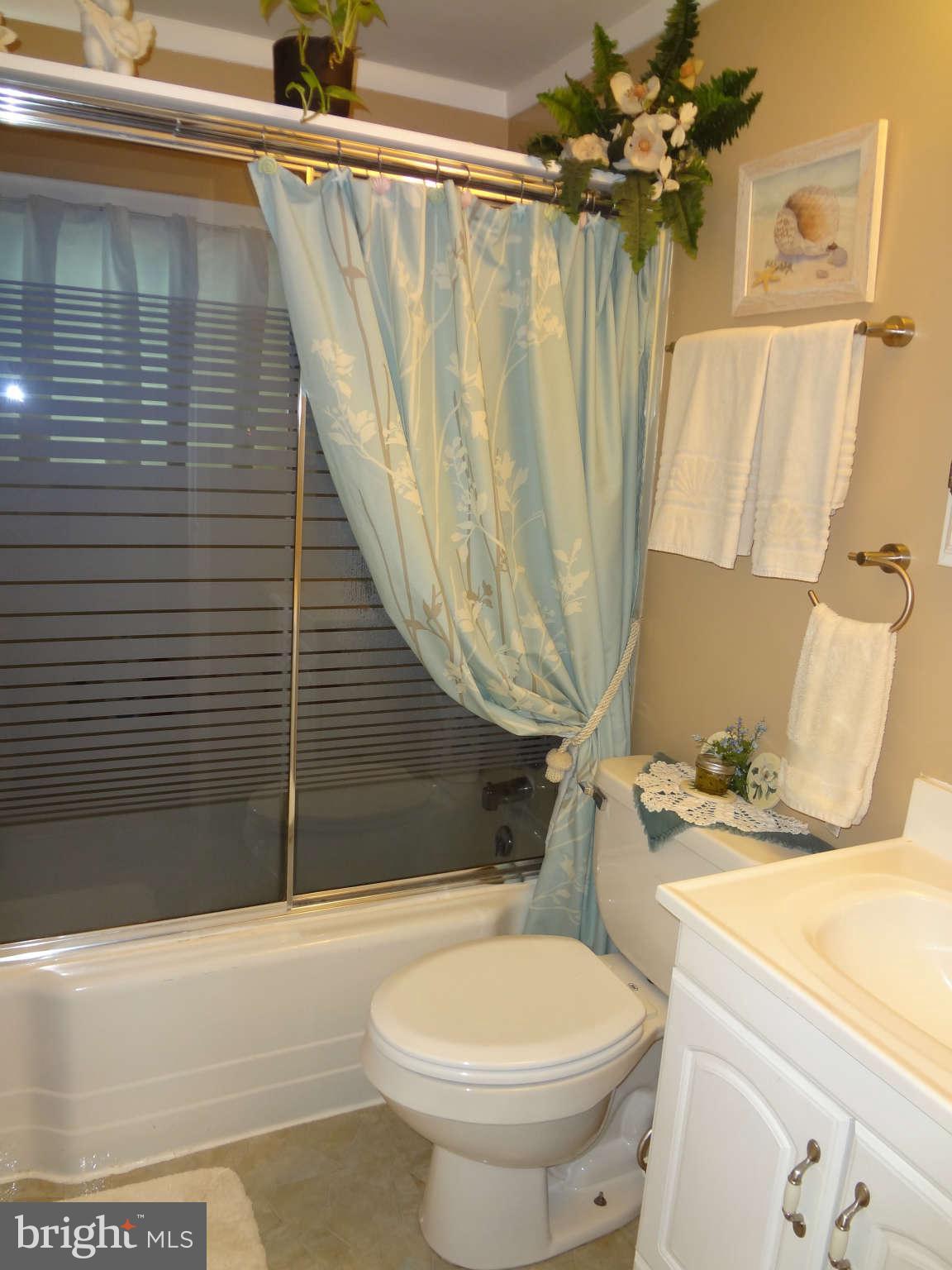 2419 Zion Road Baltimore, MD 21227 - Photo 13 of 28 Bath