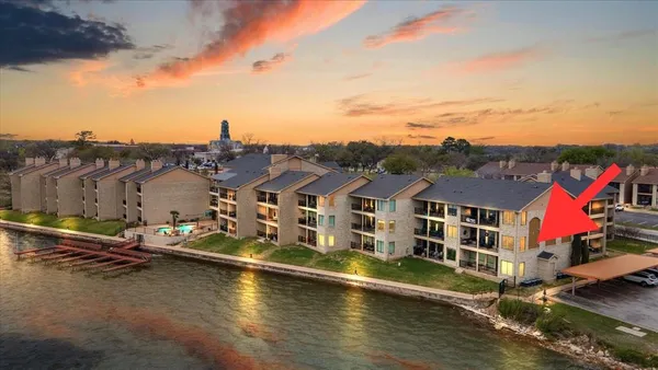 $450,000 | 401 East Pearl Street, Unit 2201, Granbury, TX 76048