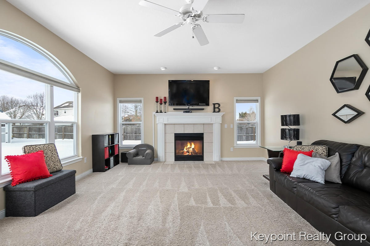 7232 Hunters Rdg Drive Kalamazoo, MI 49009 - Photo 3 of 28 IMG_1005