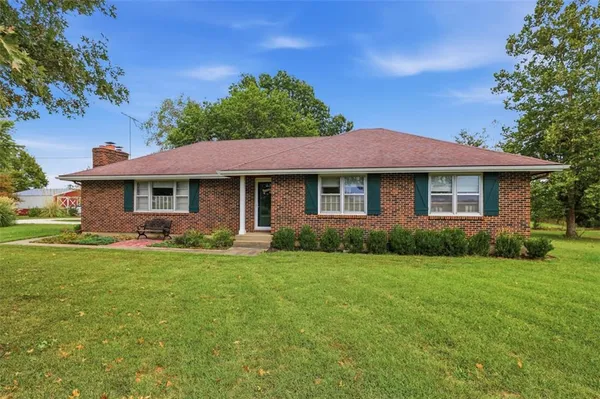 $380,000 | 29505 Southeast Outer Road, Harrisonville, MO 64701
