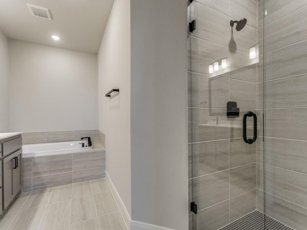 4823 Fuller Court, Unit 1003 Irving, TX 75038 - Photo 33 of 40 a bathroom with a shower and a bathtub