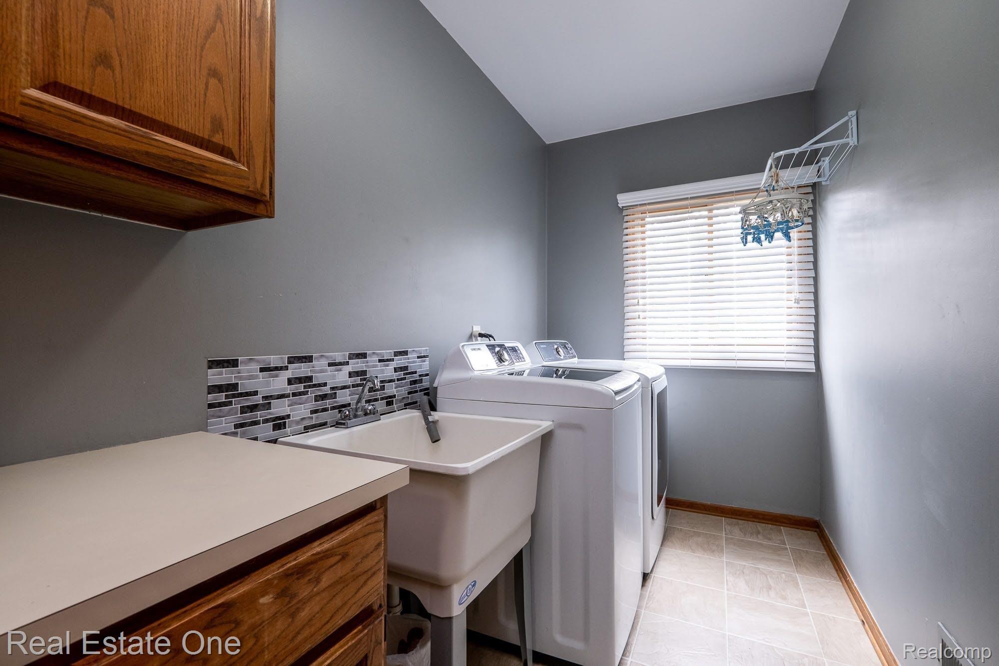 1913 Ridgefield Court Rochester, MI 48306 - Photo 26 of 57 1913 Ridgefield (26 of 57).jpg