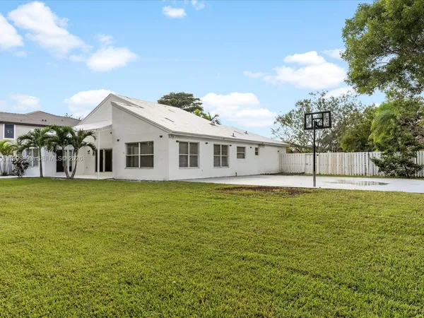 $4,980 | 1124 Northwest 130th Terrace, Unit 1124, Sunrise, FL 33323