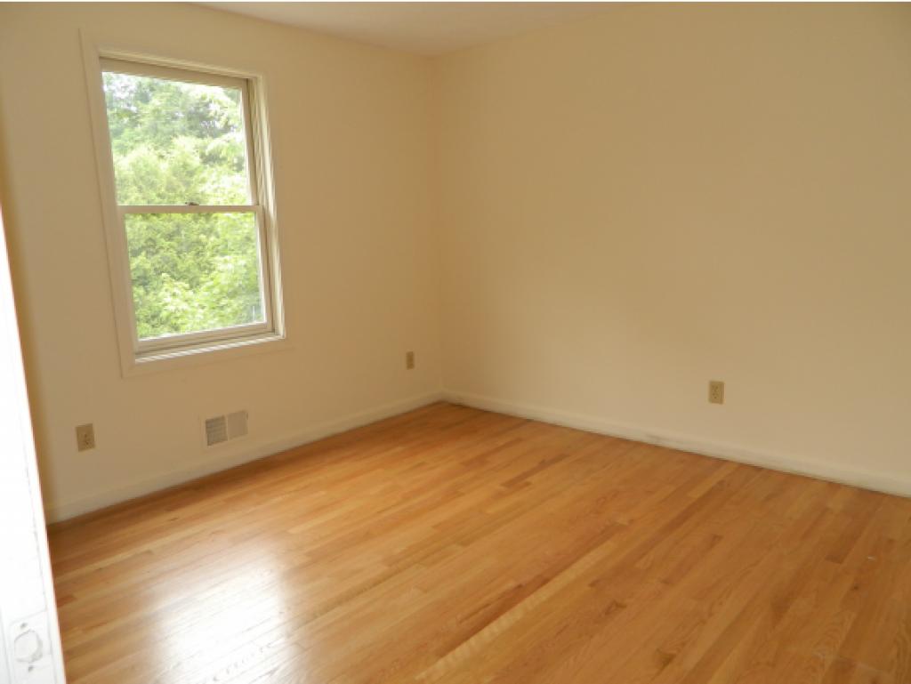 60 Ruth Avenue Manchester, NH 03109 - Photo 18 of 28