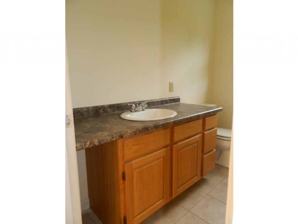 60 Ruth Avenue Manchester, NH 03109 - Photo 22 of 28