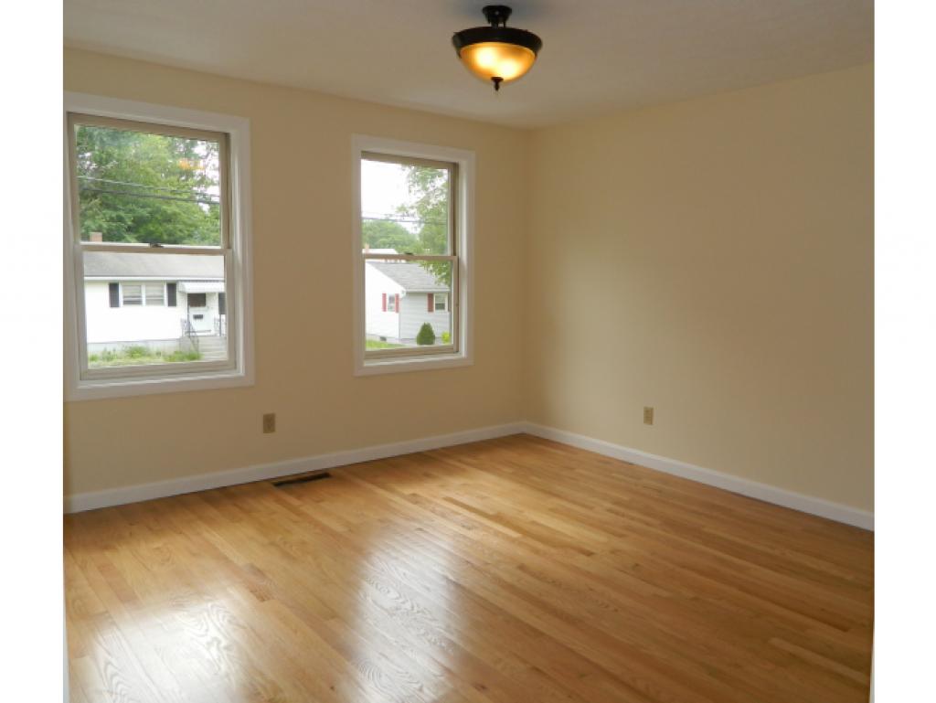 60 Ruth Avenue Manchester, NH 03109 - Photo 9 of 28